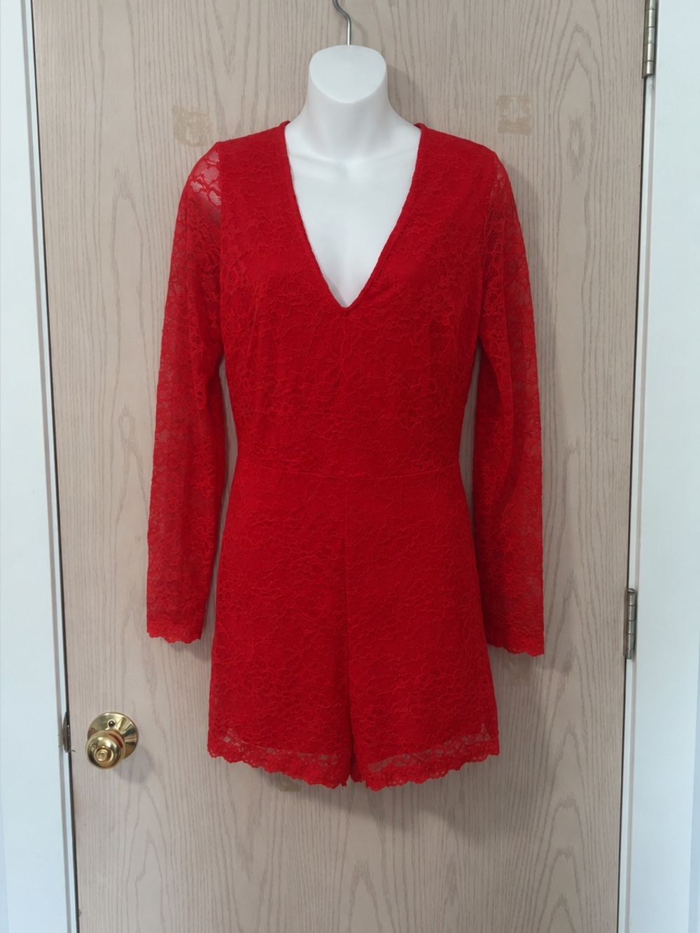 BEBE RED MOCK NECK LS LACE ROMPER
